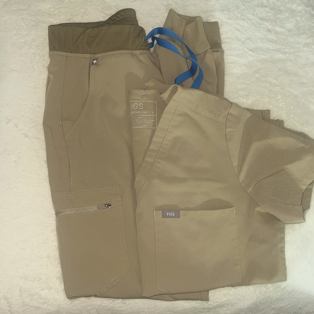 Limited Edition Figs Sandstone color scrubs Size Small